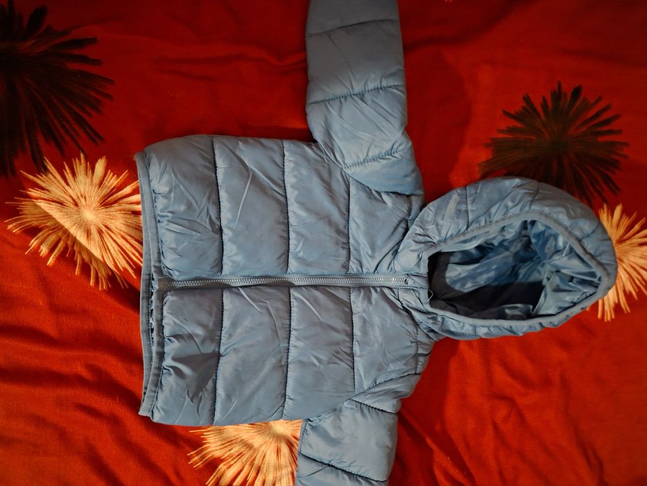 Vand lot de haine marimea 68-74, baieti,combinezon bebe imblanit, geaca groasa si geaca subtire, camasa  si pantaloni primavara, bluza maneca lunga