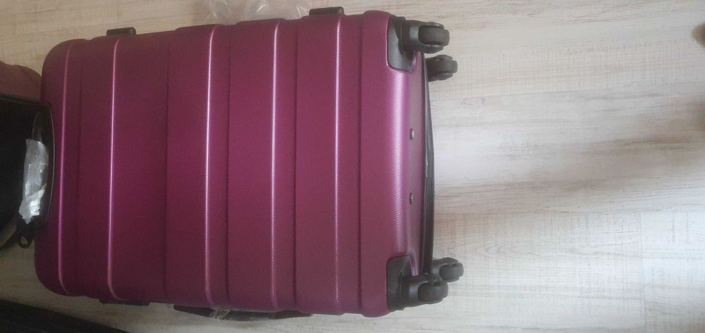 Куфар IT Mesmerize Hard Suitcas ,merax голям ,среден и малък