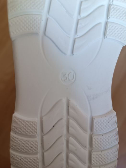 Кроссовки для девочки.