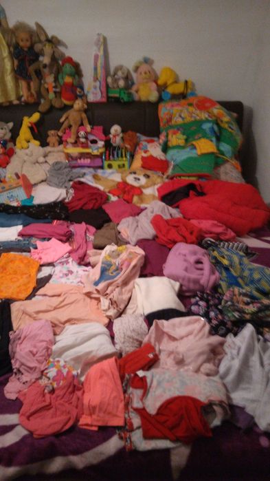 Vând hăinuțe și jucarii pentru copiii ieftin