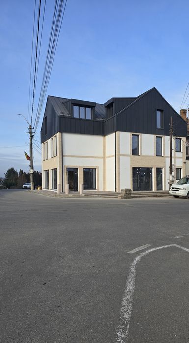Închiriez spatiu comercial la etaj cladire nou renovata