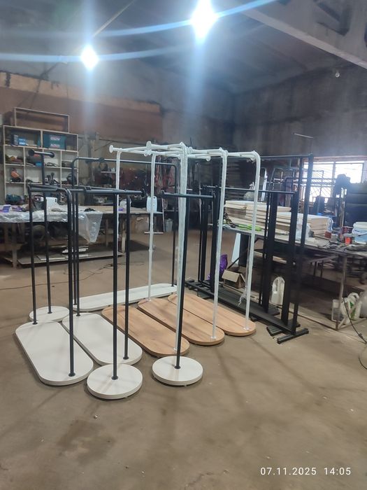 Рейлы с лдсп ,в магазин одежды.