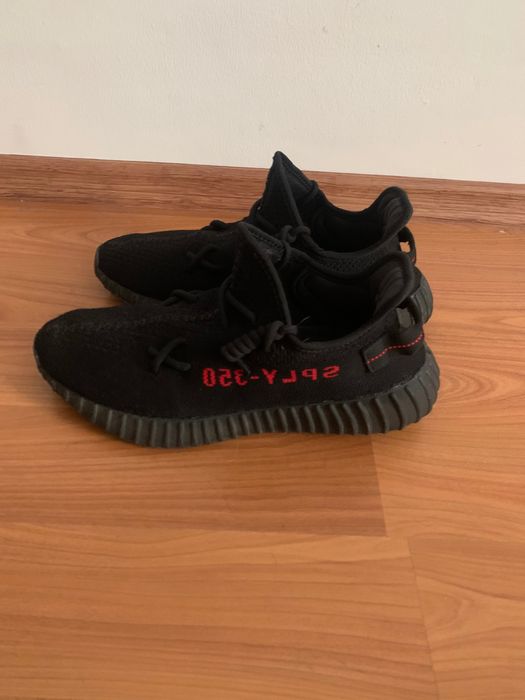 Yeezy 350 V2 "Black Red"