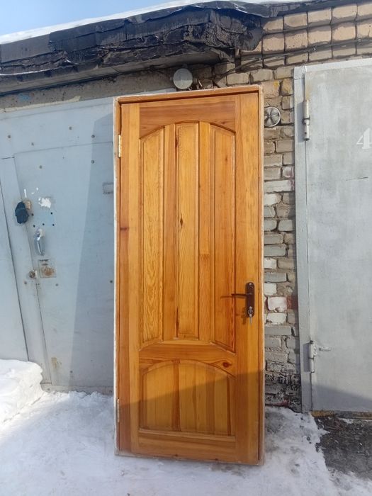 Дверь деревянная входная