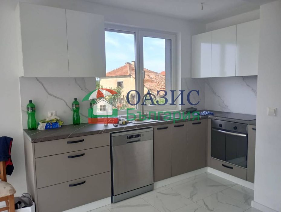 Къща с 4 спални в село. Кошарица, 210 кв.м. + 420 кв.м. двор, България, 280 000 евро