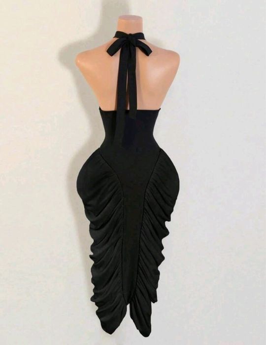 Продам платье черное новое