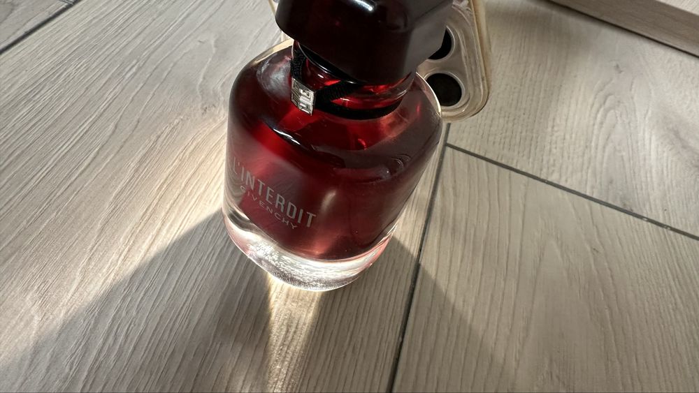 Givenchy linterdit rouge