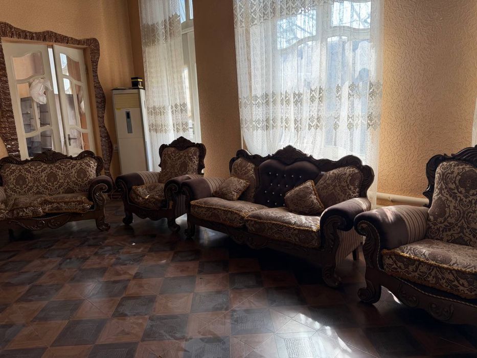 divan va kreslolar sotiladi