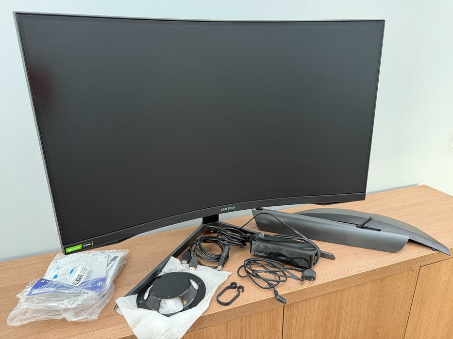 Samsung Odyssey G7 C32G75T 32 inch curbat 1000R 240Hz 1ms