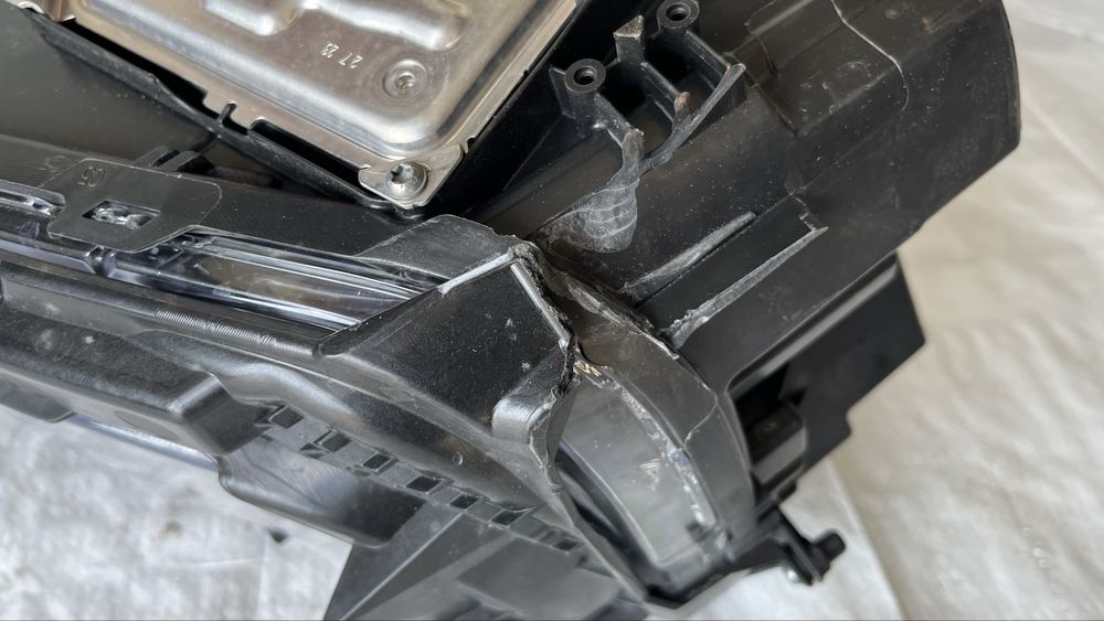 2 броя ляв и я брой десен фар Jeep Avenger 2022-