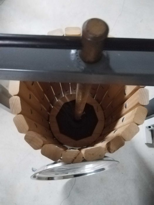 Teasc presa din stejar cu elemente din inox 30 l si 50 l