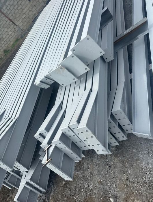 Vând 4ferme metalice la 9m și 8stalpi la 3m din ipe 160