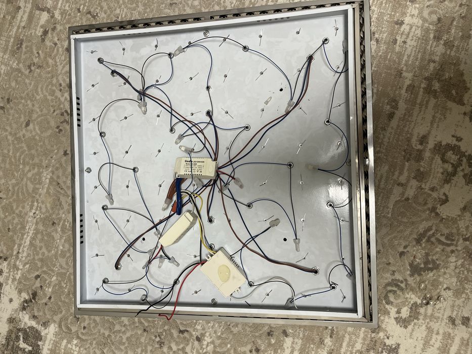 Продам большую люстру