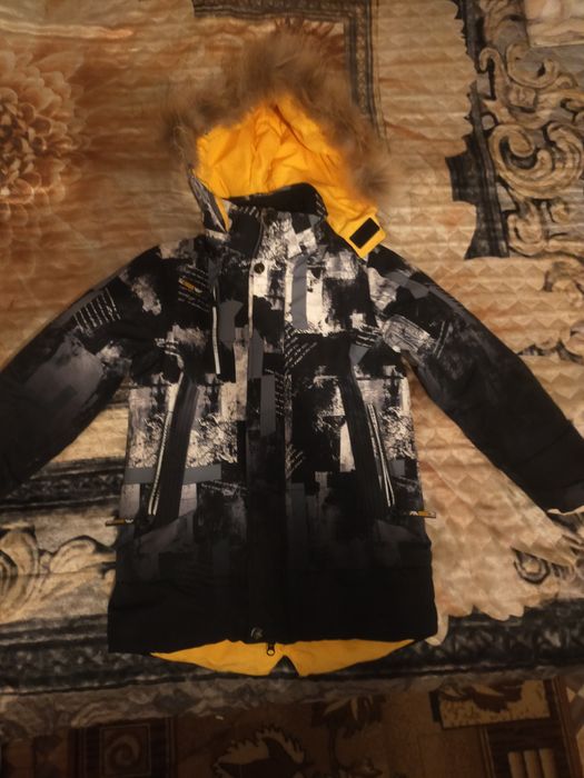 Зимняя куртка на  мальчика.