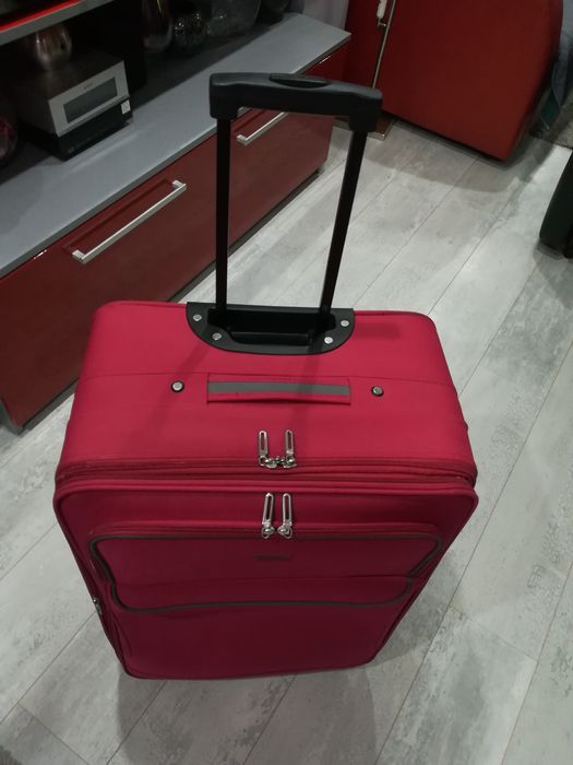 Куфар с колелца и телескопична дръжка