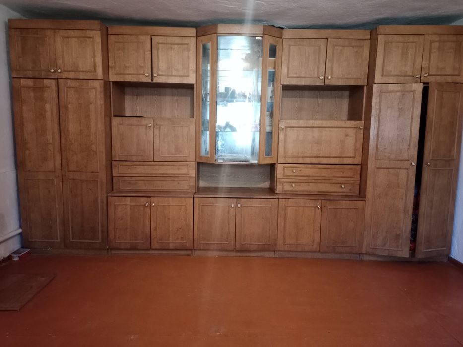 Стенка гостинной с шкафом