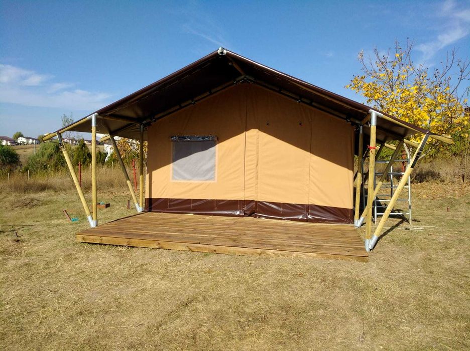 Platforme din lemn pe piloni pentru constructii, pontoane sau glamping