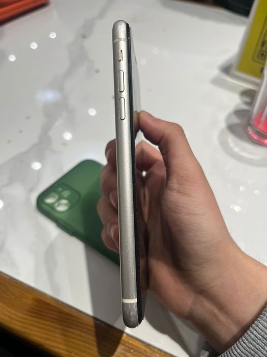 Продам айфон 11 срочно