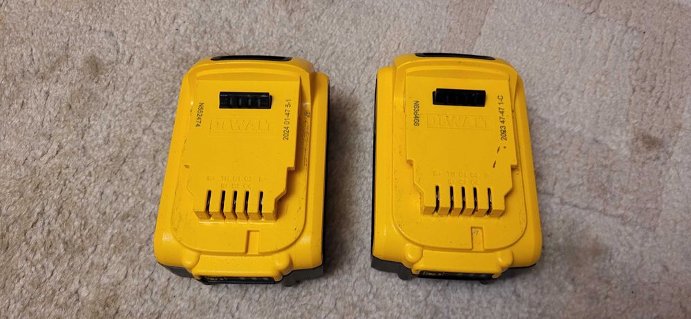 DEWALT 5Ah  2 buc an 2024 si 2023  fuctionale