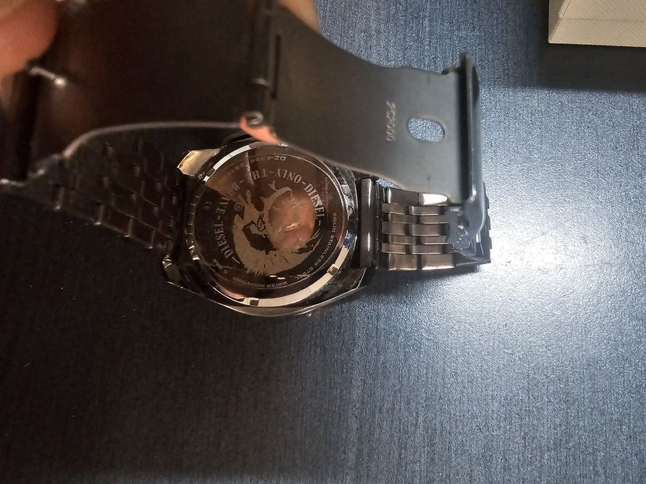 Vand doua ceasuri Diesel