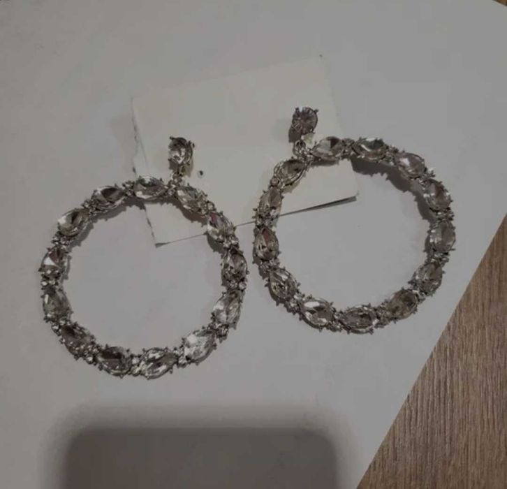 Cercei mari eleganti