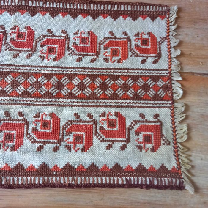 Ръчно бродирани карета на панама