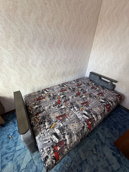 Срочно продам диван в отличном состоянии