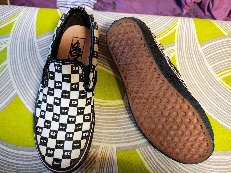 Papuci Vans model Checkerboard slip-on mărime 37, 23,5