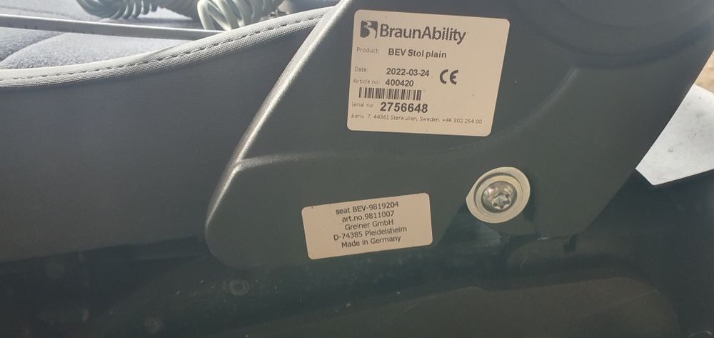 Авто седалка с хидравлика за хора със затруднено движение