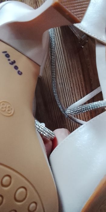 Продам новое туфли