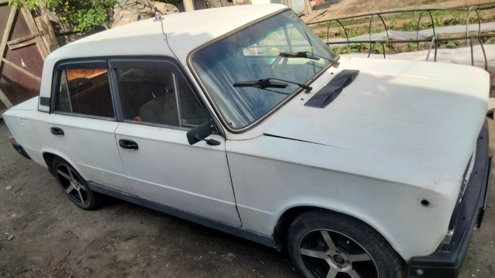 Продам машину 21011