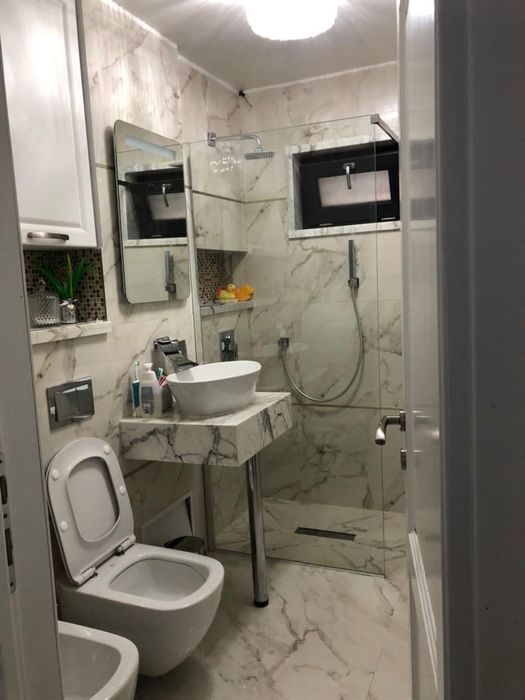Inchiriez apartament