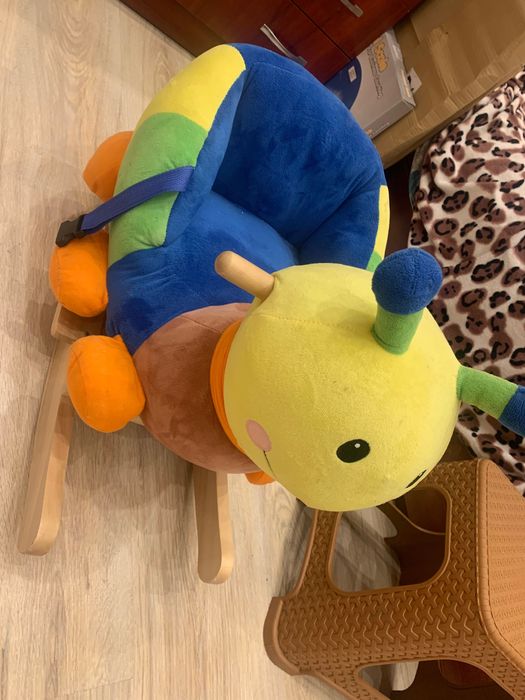 Люлка гъсеница със звук