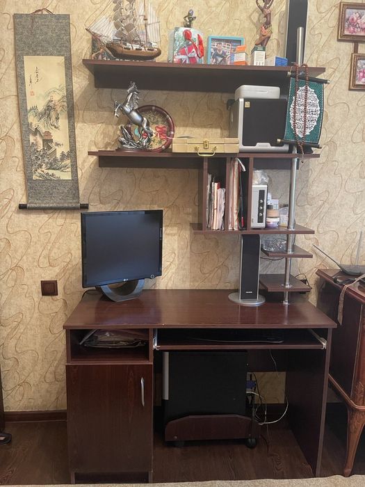 Компьютерный стол.