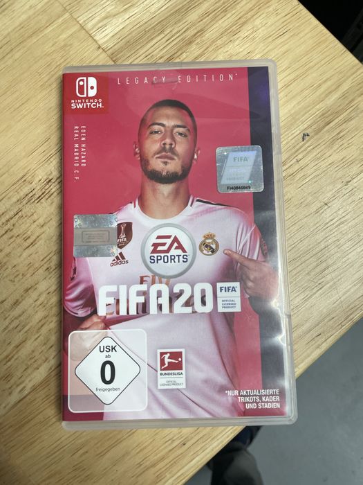 Nintendo switch + 2 jocuri cadou