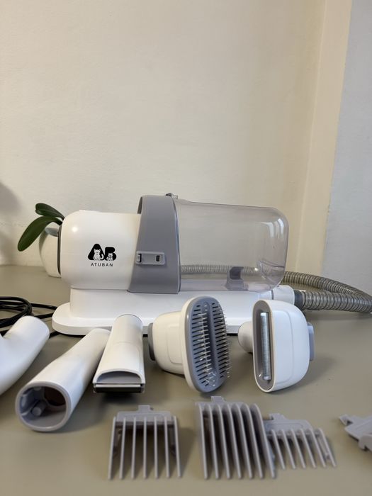 Pet grooming kit and vacuum