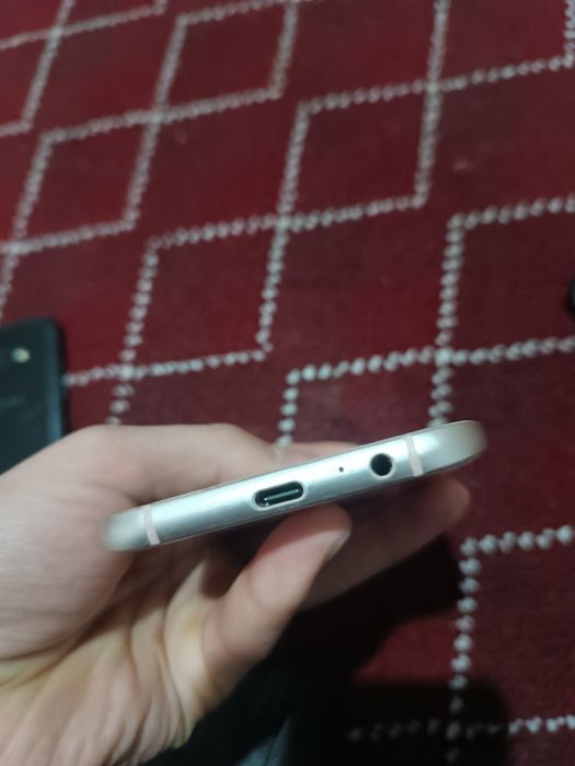 Telefon sotiladi holati rasimdagidek Samsung A 7 2017