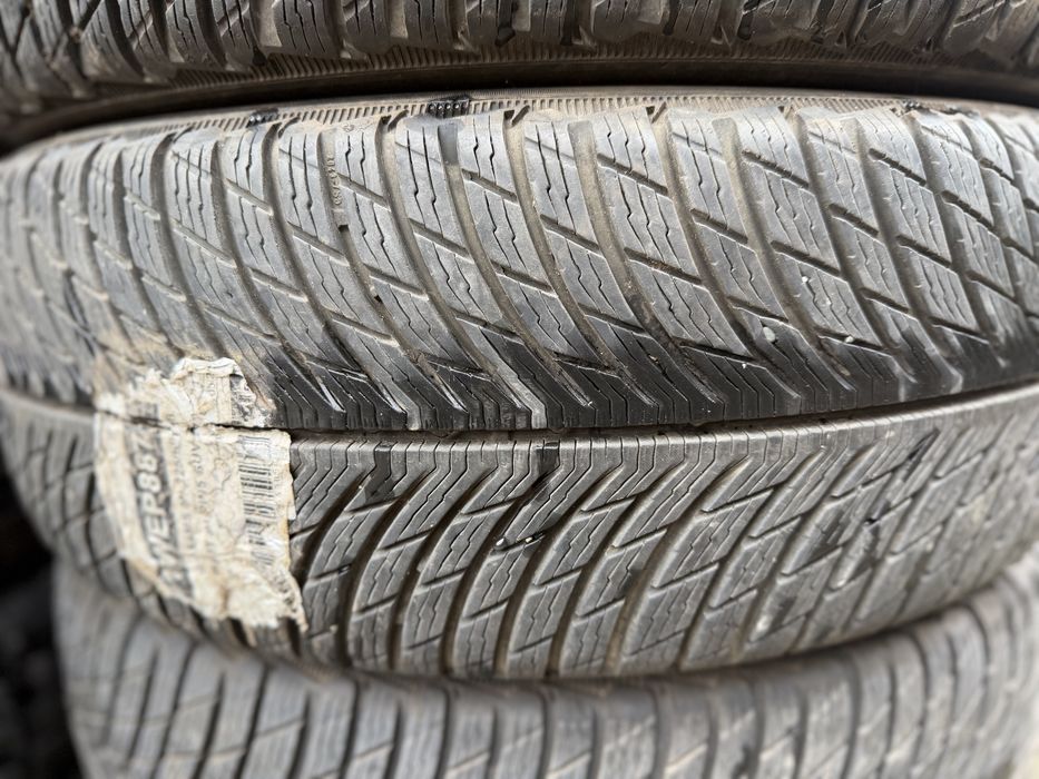 Set anvelope de iarnă 225/60R18 Michelin!