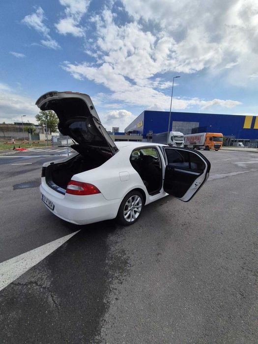 Vând Skoda Superb, an 2010, o mașină spațioasă, confortabilă și fiabilă, perfectă pentru familie