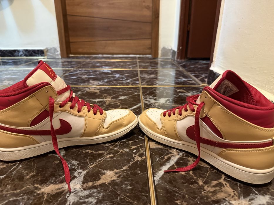 Jordan 1 mid 44.