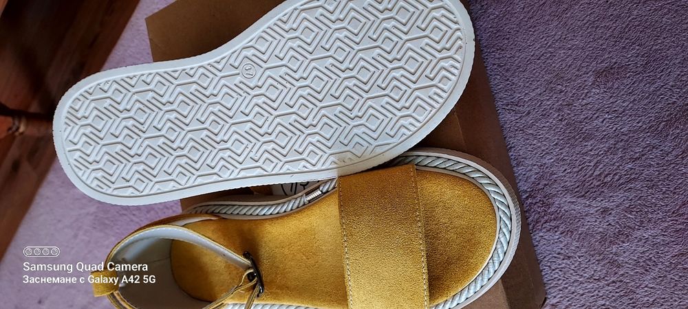 Нови сандали в жълто