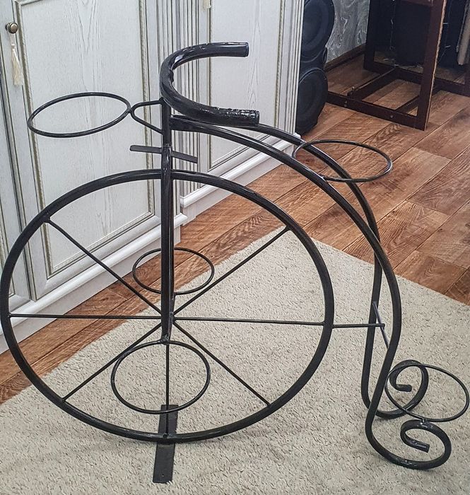 Для цветов подставка