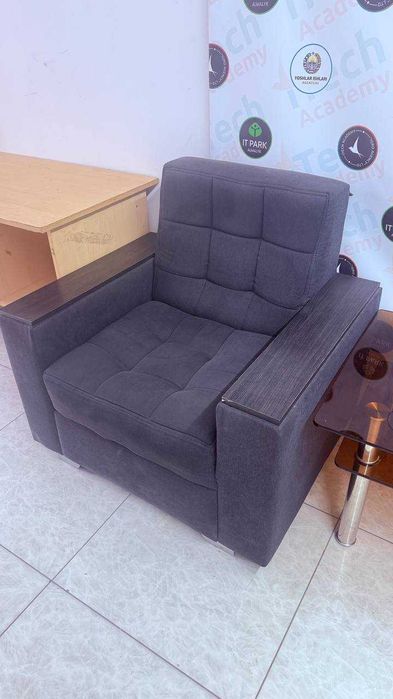 Ofis mebellari to'plami O'quv markazi uchun mebel stol stullar