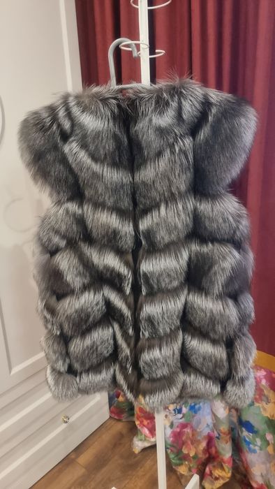 Шубы, полушубки безрукавка