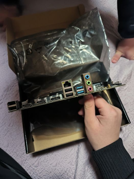 H610 Plata Zur holata