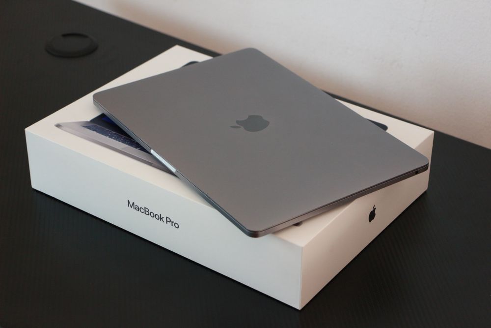 Apple Macbook Pro M1, Touch Bar, 13.8" ca nou, Full box