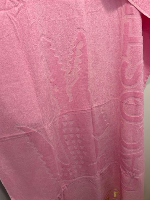Prosop roz Lacoste