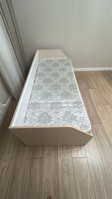 Детская кровать с матрасом