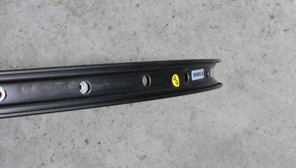 Janta bicicleta DT Swiss 533D Disc 32 gauri - 26 inch