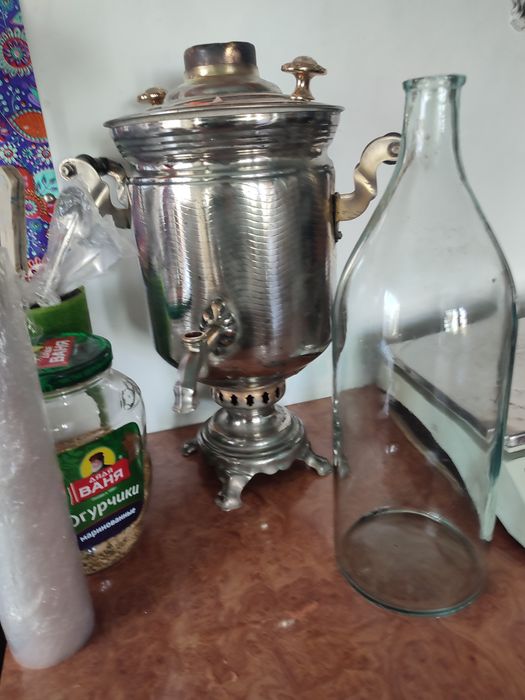 Лопаты топоры самовар инструменты